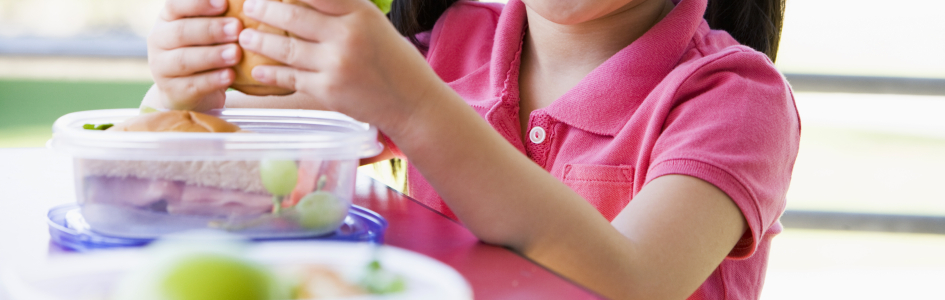 Meisje met lunchbox